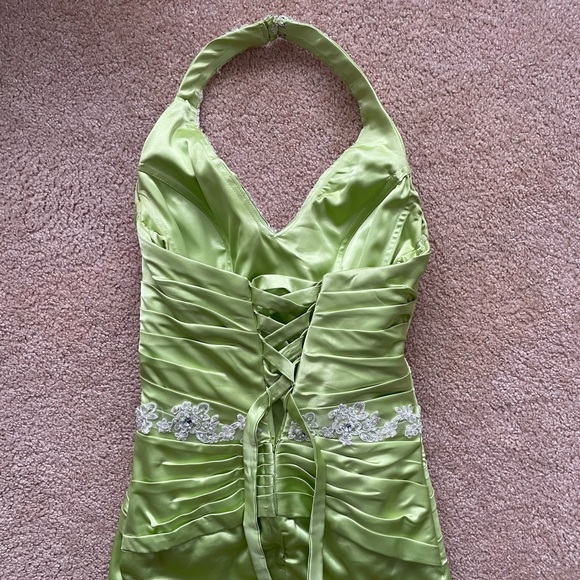 Light Green Prom Dress / Evening Gown, Size SM / Dress size 6 - Picture 4 of 4